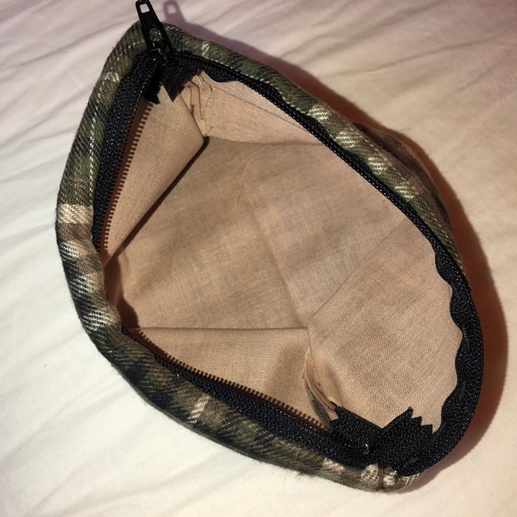 pouch - Picture 3 of 3